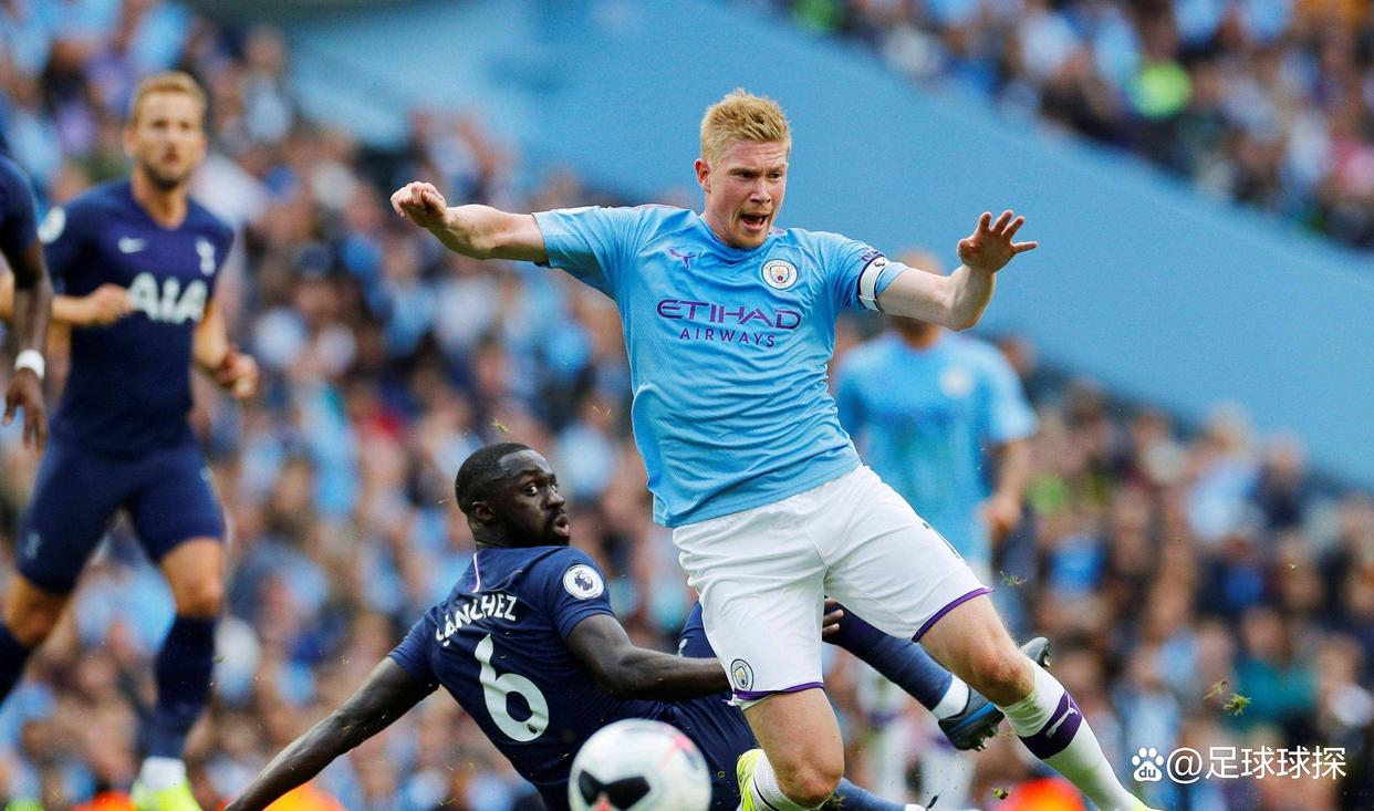 关于美国队助力球队获胜瓦伦西亚复出首秀之后，赛前曼城单刀错失的信息